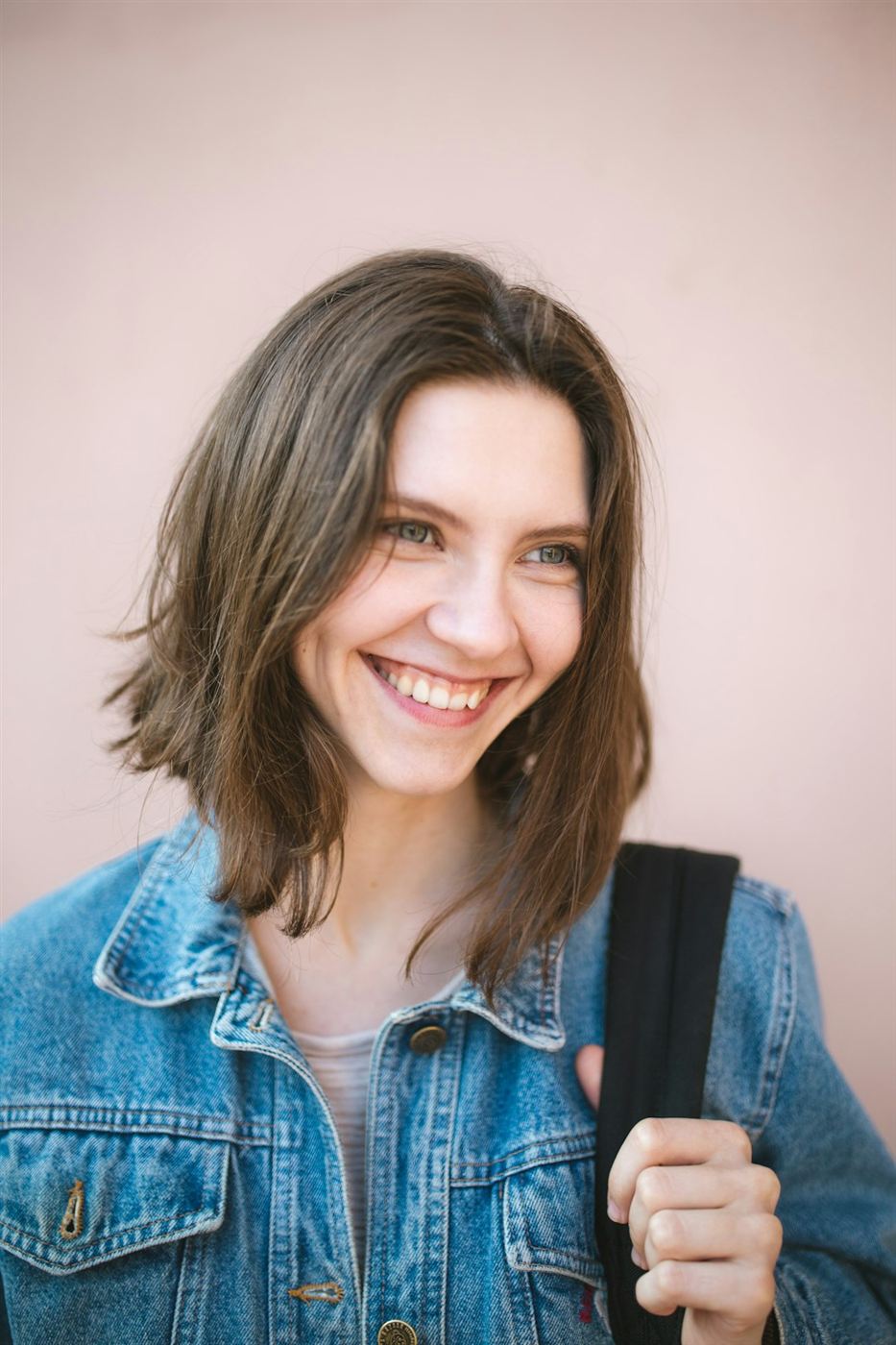 Nasmijana djevojka